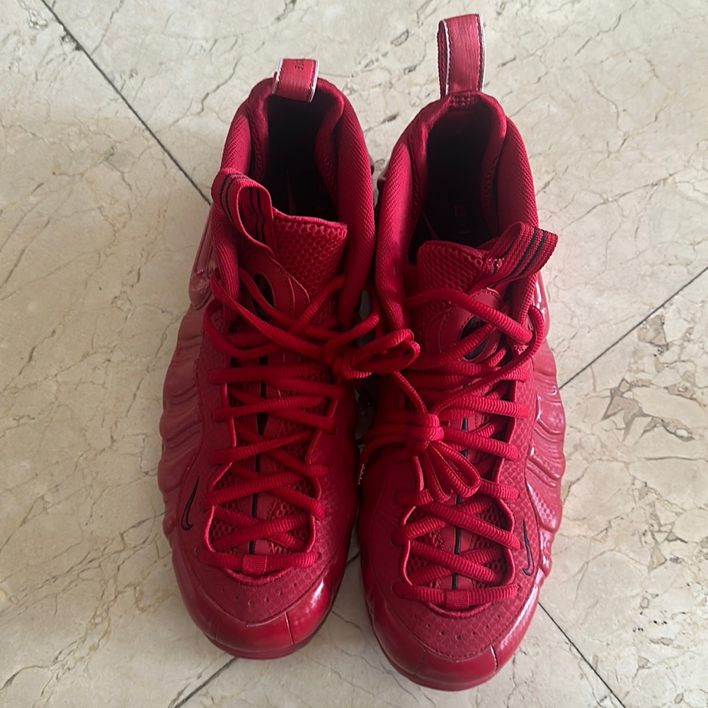 Owned by NBA phenom Amir Johnson these Brand New Foamposite Pro’s are on sale.